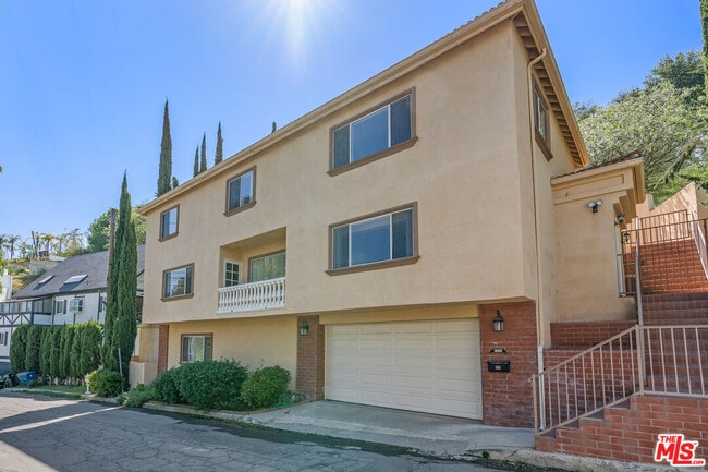 3962 Oakfield Dr in Los Angeles, CA - Building Photo - Building Photo