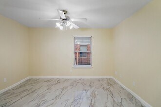 8007 Berkely Ct in Baytown, TX - Building Photo - Building Photo