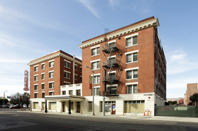 The Mayfair Apartments in Pomona, CA - Building Photo - Building Photo