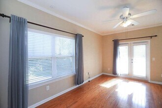 1217 Liberty Pkwy NW in Atlanta, GA - Foto de edificio - Building Photo