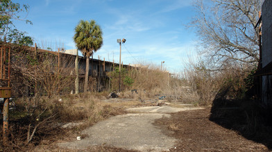 13545 Chef Menteur Hwy in New Orleans, LA - Foto de edificio - Building Photo