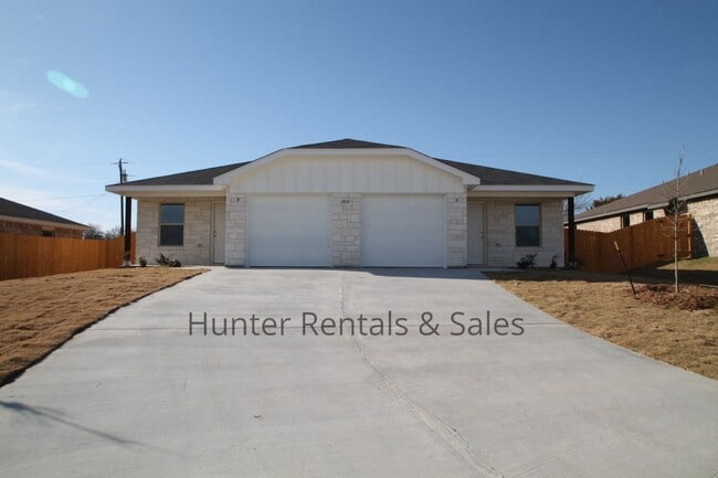 property at 1810 Ponca Trce