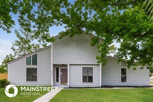 2299 Constitution Dr, Unit 309 in Orange Park, FL - Building Photo