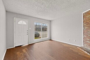 9467 Olde Towne Row in Dallas, TX - Building Photo