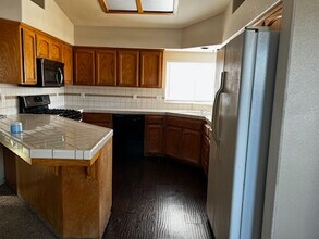 255 Barcelona Ct in Lemoore, CA - Building Photo - Building Photo