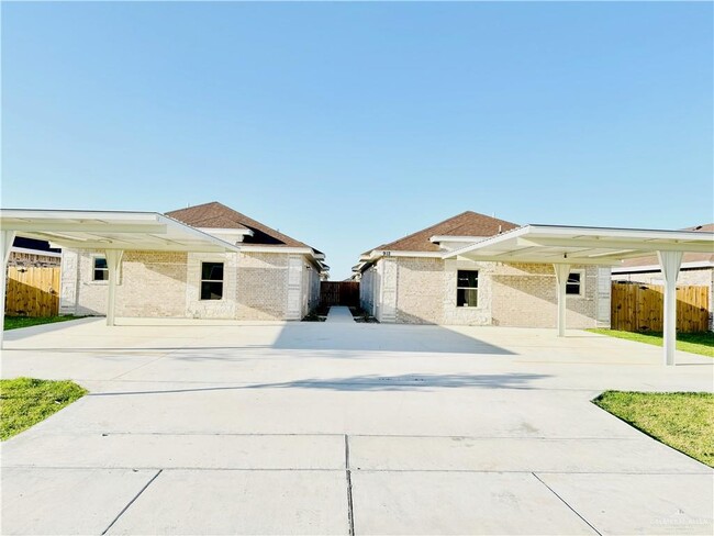 property at 912 W Kohala Ave
