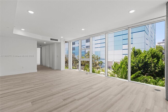 600 NE 27th St, Unit 103 in Miami, FL - Building Photo - Building Photo
