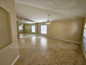 19317 Seacove Dr in Lutz, FL - Building Photo - Building Photo