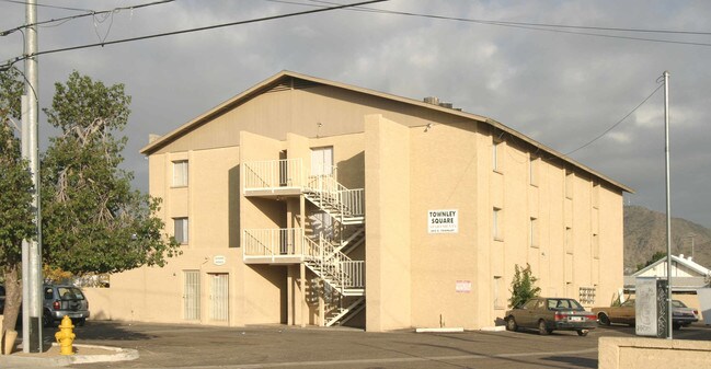 Mountain View Apartments in Phoenix, AZ - Building Photo - Building Photo