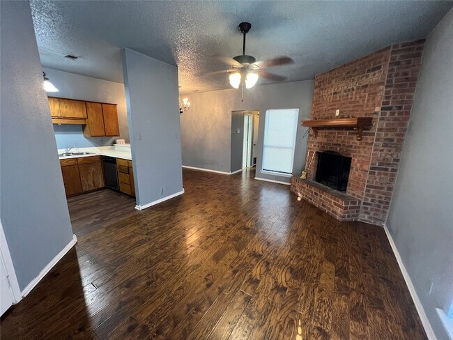 1509 N Grant Dr, Unit B in Sherman, TX - Building Photo - Building Photo