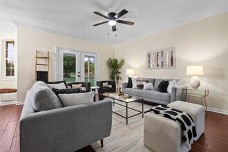 320 Woodland Oaks Trail in Buda, TX - Building Photo - Building Photo