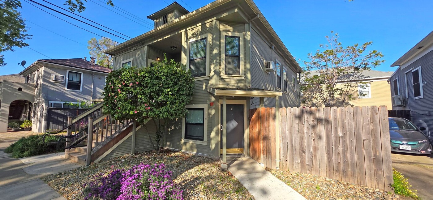 1514 26th St in Sacramento, CA - Foto de edificio
