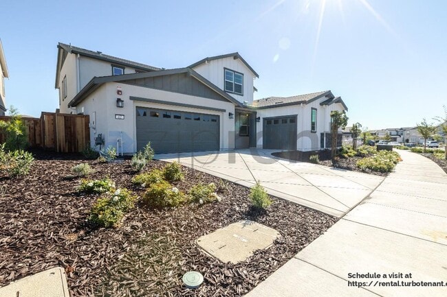 443 Royal Nat'l Rd in Vacaville, CA - Building Photo - Building Photo