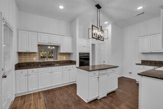 701 Ravensworth Dr in Conroe, TX - Building Photo - Building Photo