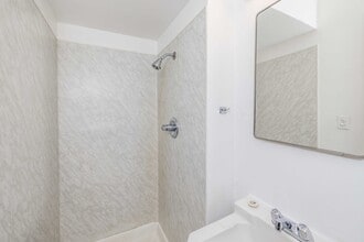 2813 Shattuck Ave in Berkeley, CA - Foto de edificio - Interior Photo