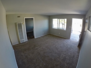 6126 W Manor Dr in La Mesa, CA - Building Photo - Building Photo
