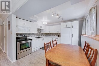 64 McConkey Pl in Barrie, ON - Building Photo - Building Photo