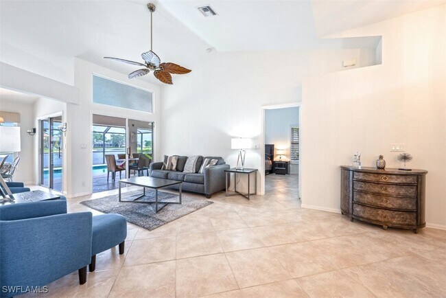 626 Lambton Ln in Naples, FL - Foto de edificio - Building Photo