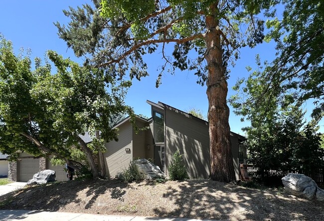property at 3035 N Selkirk Dr