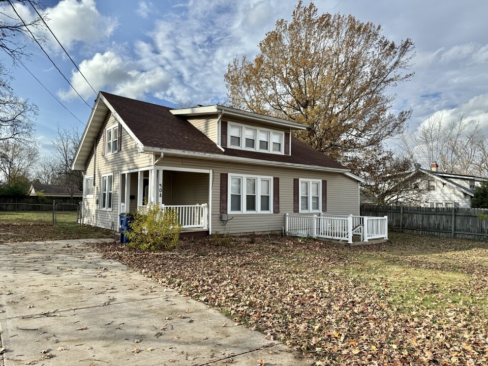 408 Cox Dr in Cuba, MO - Building Photo