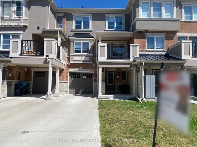 8 Fusilier Dr in Toronto, ON - Building Photo - Building Photo