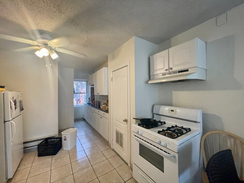 35 Cooper St, Unit 1 in Boston, MA - Building Photo