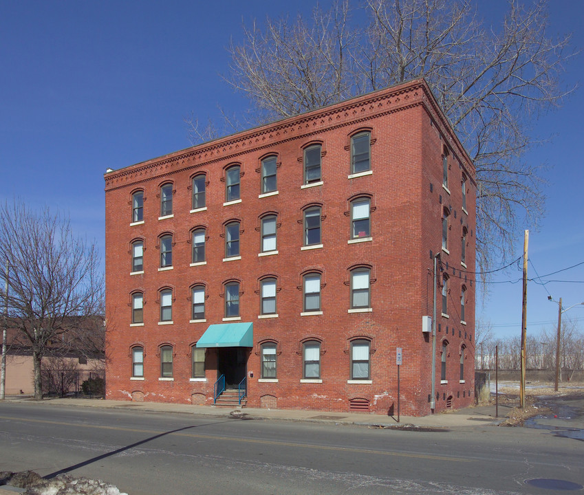 31 Cabot St in Holyoke, MA - Building Photo