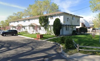 1382 US Highway 395 N Apartments