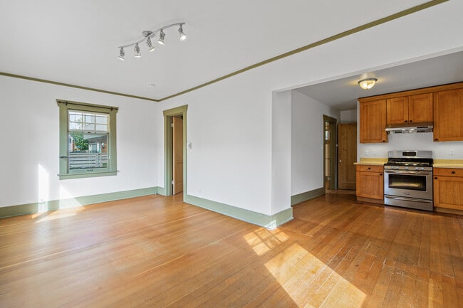 950 Hiawatha Pl S in Seattle, WA - Building Photo - Building Photo