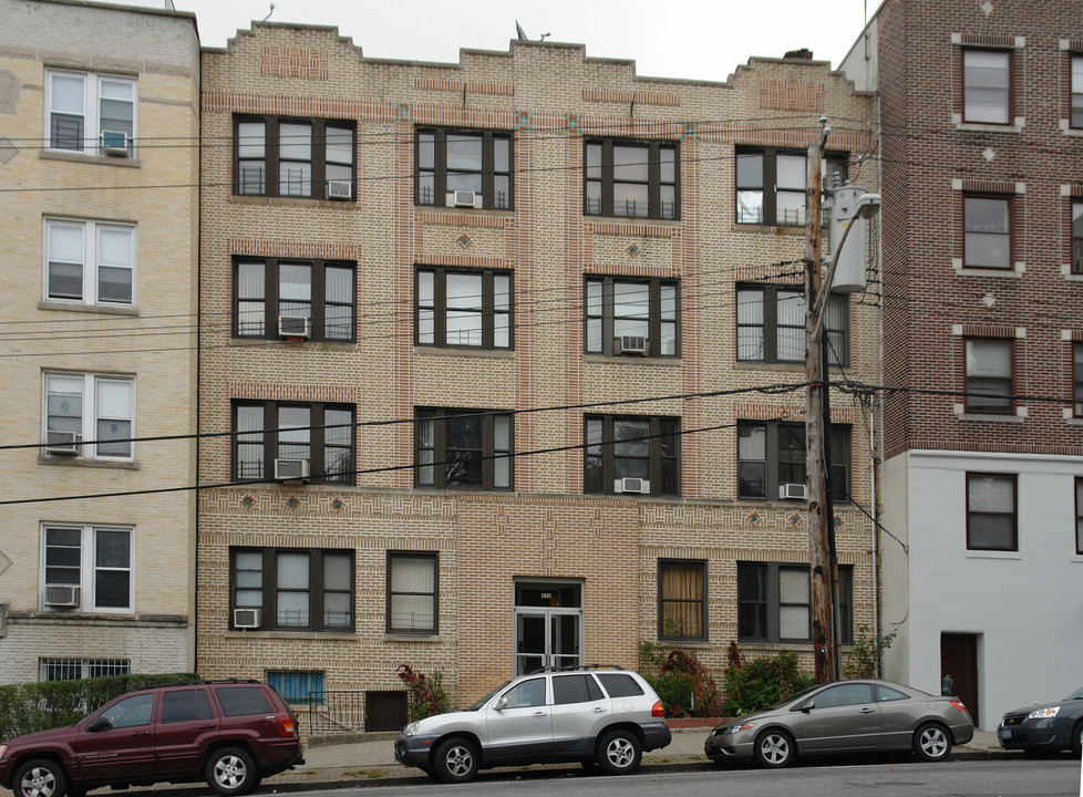 450 Riverdale Ave in Yonkers, NY - Building Photo