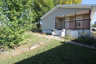 102 Dale Ave in Oliver Springs, TN - Building Photo