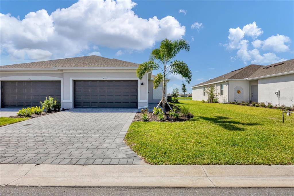 8757 St Kitts Cir in Englewood, FL - Building Photo