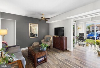 17 Chelsea Ct in Washington Township, NJ - Building Photo - Building Photo