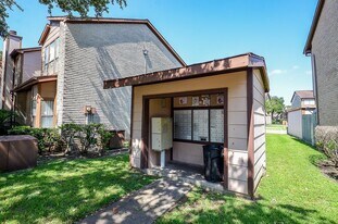 12300 Brookglade Cir in Houston, TX - Building Photo