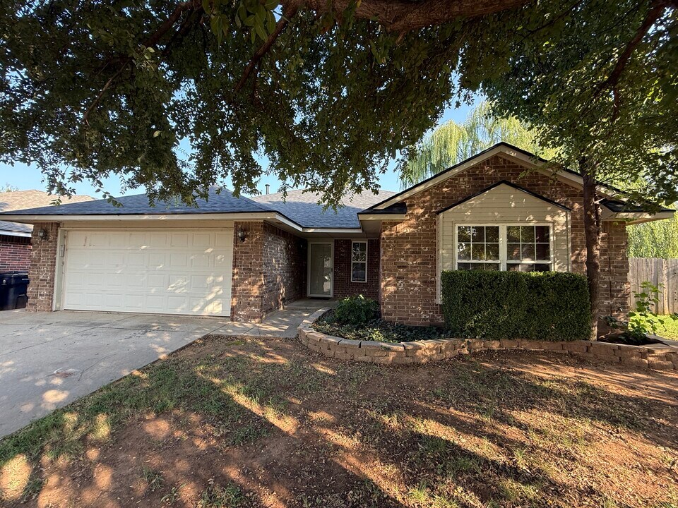 15920 Korie Dr in Edmond, OK - Building Photo