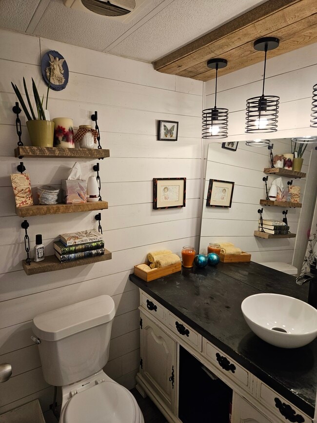 property at 4622 Grand Canyon Dr