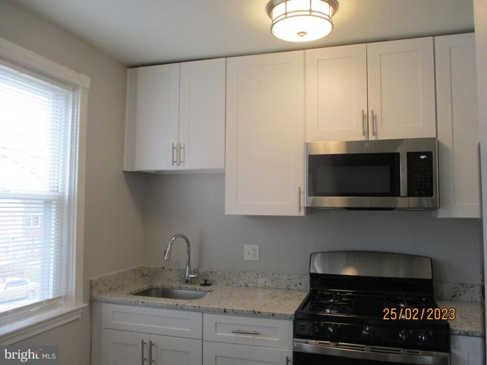 909 St Dunstans Rd Photo