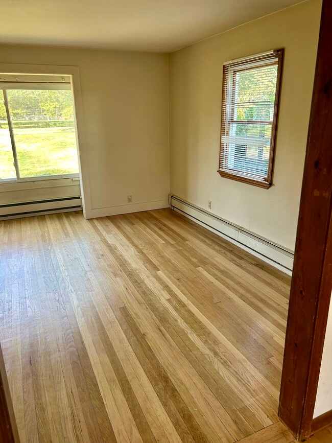 926 Old Buddington Rd, Unit 1st floor in Groton, CT - Building Photo - Building Photo
