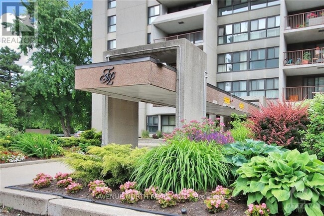 property at 1785-1785 Frobisher Ln