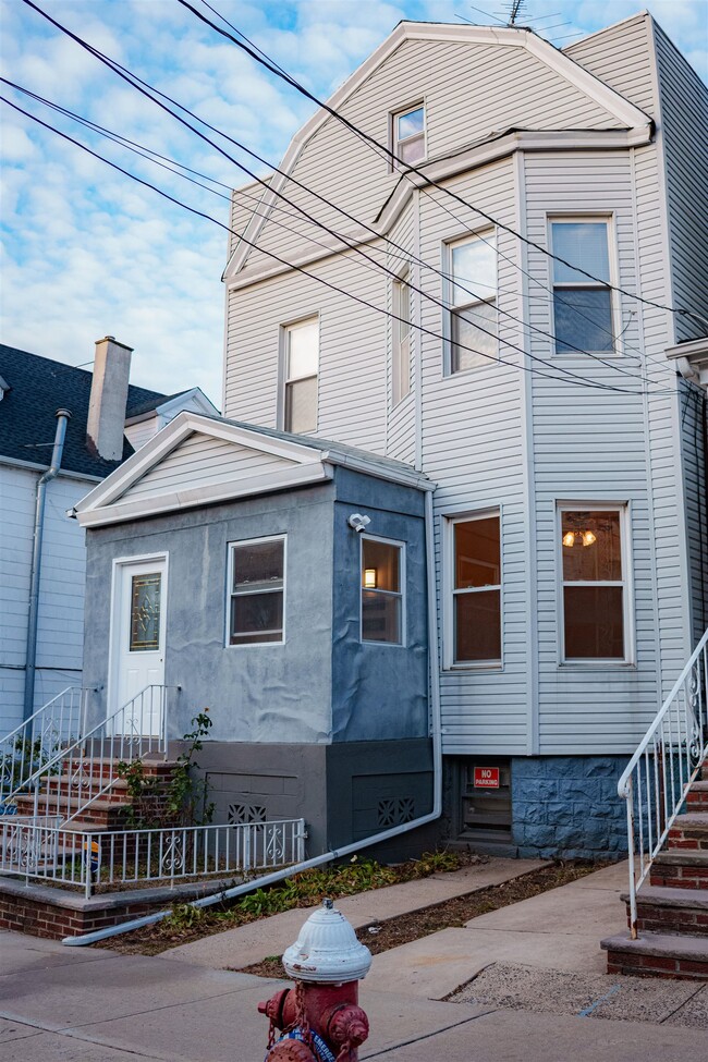 66 46th St in Weehawken, NJ - Building Photo - Building Photo