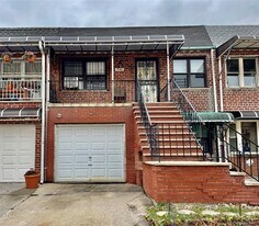 25-40-40 77th St in Queens, NY - Building Photo