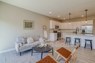 12411 S Parkwood Ln in Lee's Summit, MO - Building Photo - Building Photo