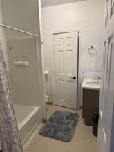 677 Almond St in Yuba City, CA - Foto de edificio - Building Photo