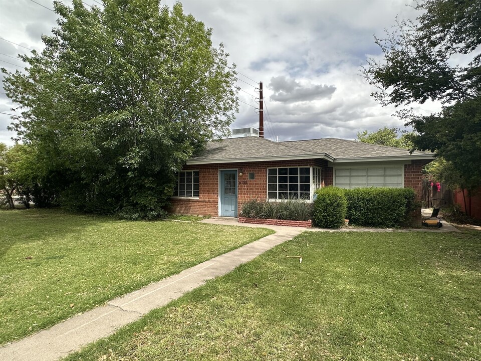 6155 N 17th Dr in Phoenix, AZ - Building Photo