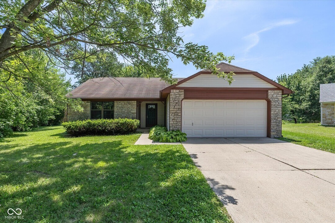 7313 Shanna Cir in Indianapolis, IN - Building Photo