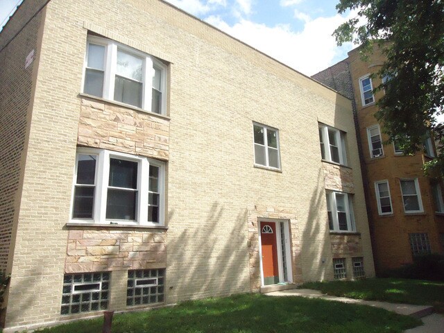 1548 W Highland Ave in Chicago, IL - Building Photo