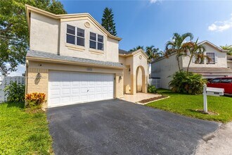 10931 SW 10th Pl in Davie, FL - Building Photo - Building Photo