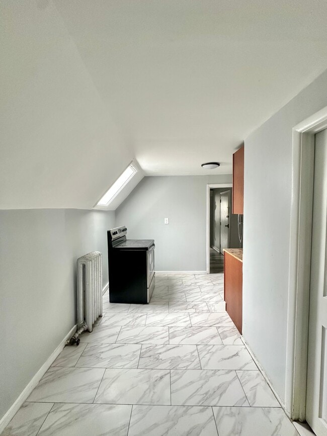 1048 Grove St, Unit 3 in Irvington, NJ - Building Photo - Building Photo