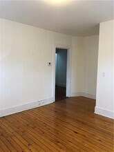 10 Gardiner St, Unit 2 in Newport, RI - Building Photo - Building Photo