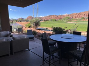 2410 W Entrada Trl in Saint George, UT - Foto de edificio - Building Photo